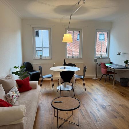 Stylisches Apartment Mit Grossem Tageslichbad Am Marktplatz Леонберг Екстериор снимка