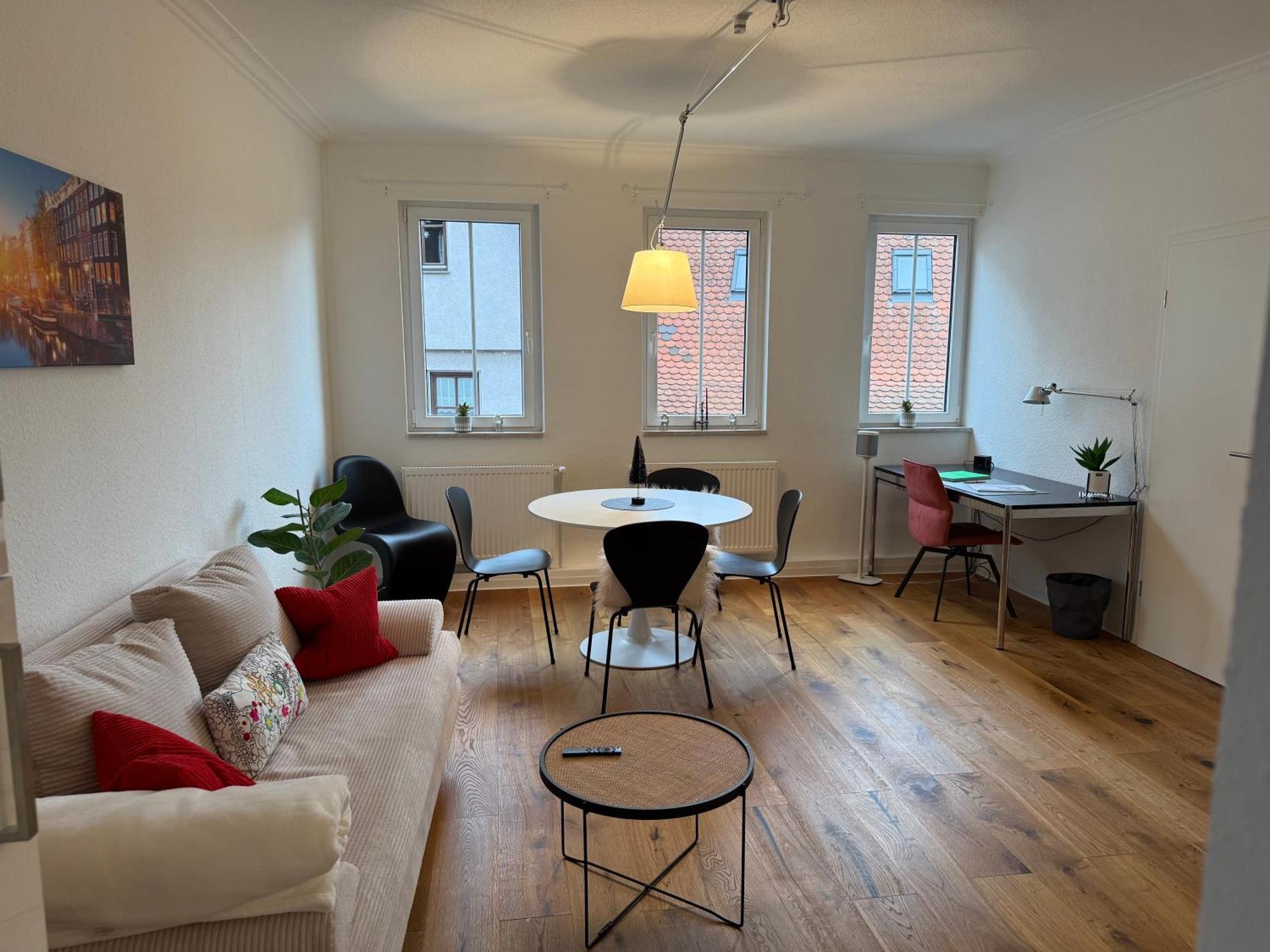 Stylisches Apartment Mit Grossem Tageslichbad Am Marktplatz Леонберг Екстериор снимка